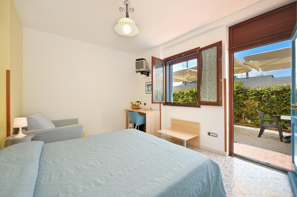 La Capannina Bed & Breakfast Прочида Стая снимка