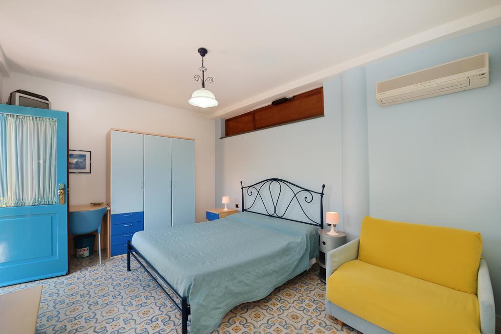 La Capannina Bed & Breakfast Прочида Стая снимка